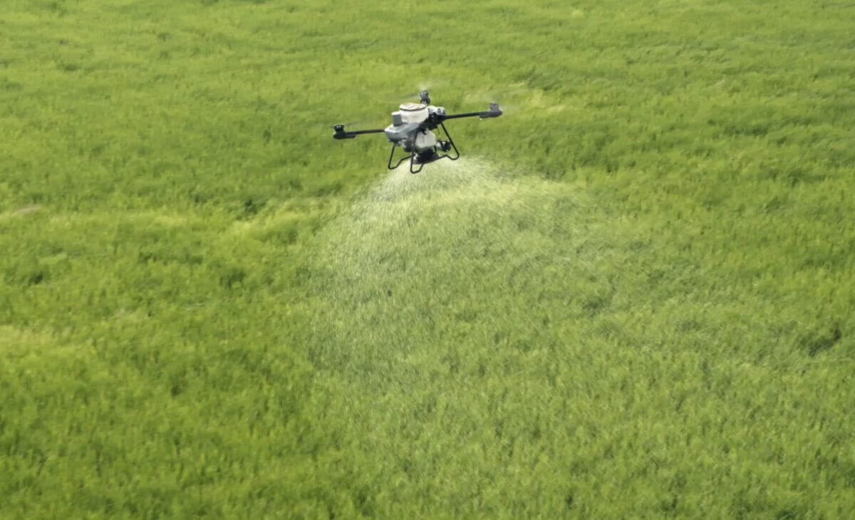 drone-spreading-seeds